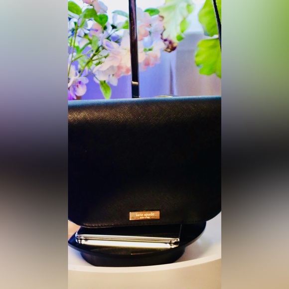 “Host Pick” VTG Kate Spade Safina leather Crossbody W/gold hardware - Picture 3 of 4